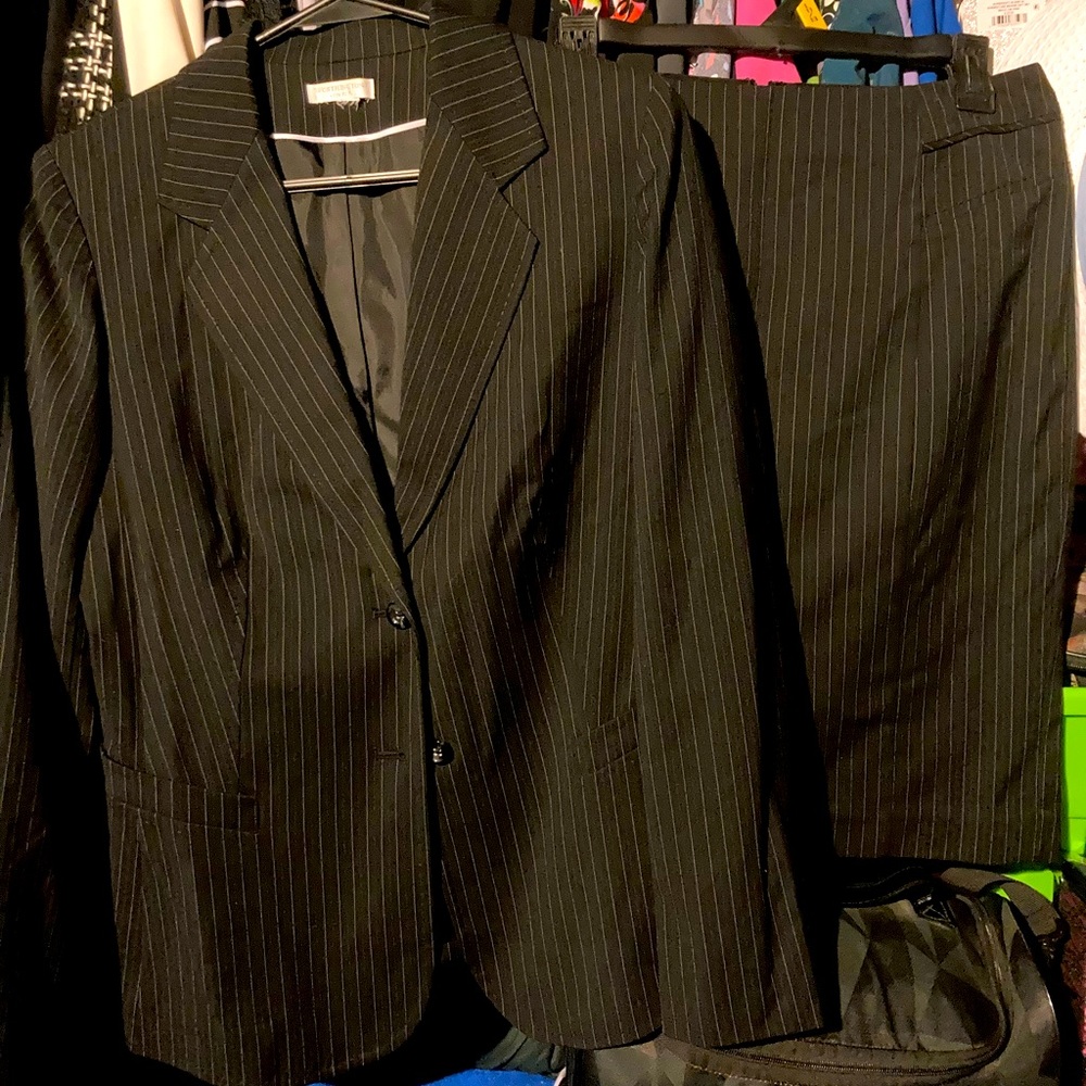 Worthington size 8 Business Suit in excellent condition